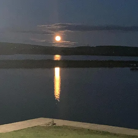 Lakes Edge View בית נופש