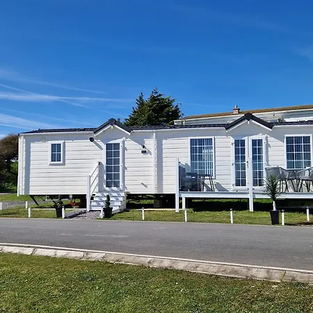 Дом отдыха Lakes Edge View